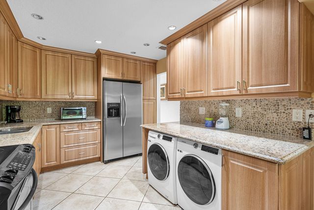 22 Westgate Lane E, Boynton Beach, FL 33436