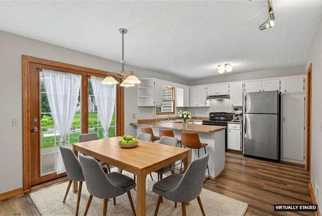 8042 Belair Lane, Eden Prairie, MN 55347