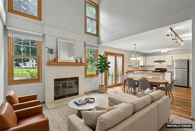 8042 Belair Lane, Eden Prairie, MN 55347