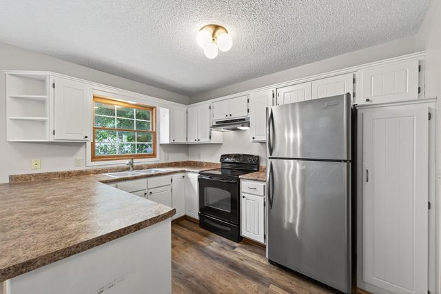 8042 Belair Lane, Eden Prairie, MN 55347