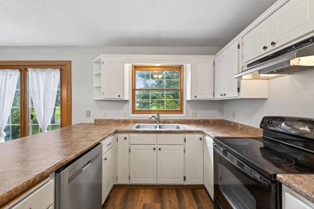 8042 Belair Lane, Eden Prairie, MN 55347