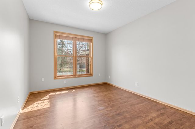 1517 Covington Lane, Eagan, MN 55122