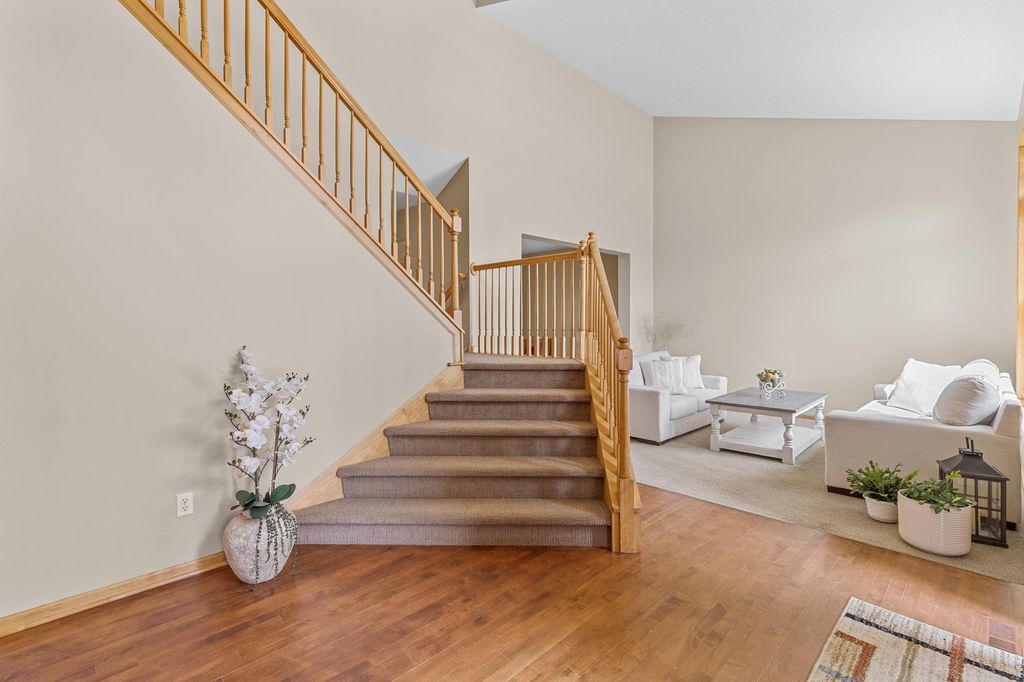 1517 Covington Lane, Eagan, MN 55122