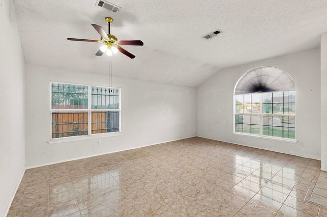 2217 Sophie Lane, Arlington, TX 76010