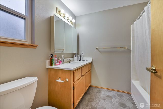 1722 56th Avenue NE, Tacoma, WA 98422