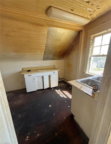 1420 W 4Th Street, Winston-salem, NC 27101