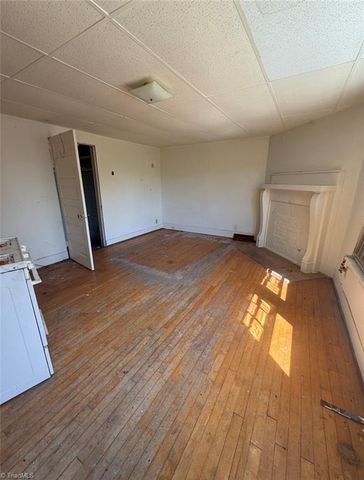 1420 W 4Th Street, Winston-salem, NC 27101