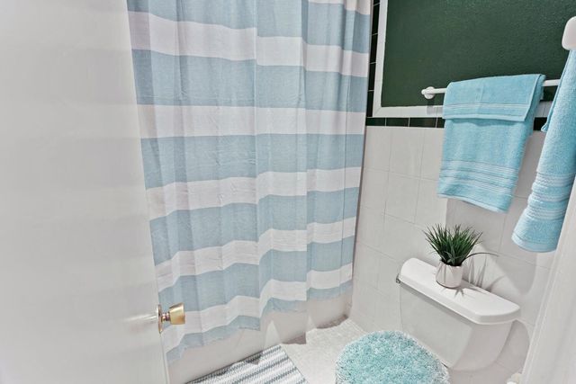 2460 Juniper Drive 203, Delray Beach, FL 33445