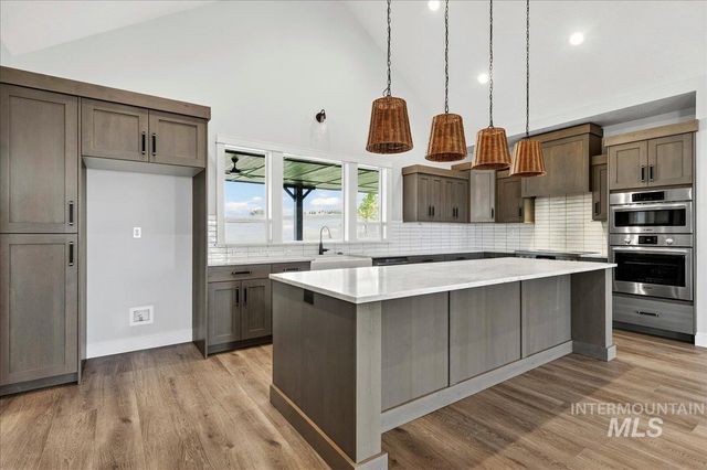 18052 Andorra Ln, Caldwell, ID 83607