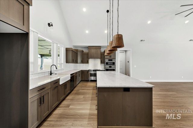 18052 Andorra Ln, Caldwell, ID 83607