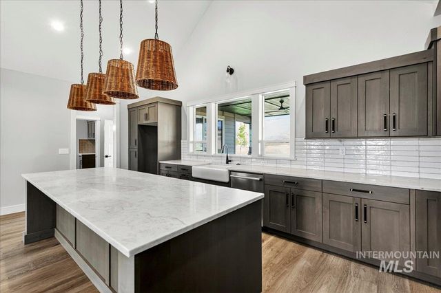 18052 Andorra Ln, Caldwell, ID 83607