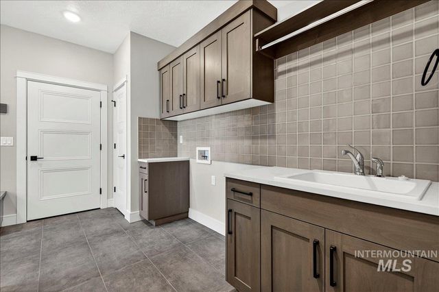 18052 Andorra Ln, Caldwell, ID 83607