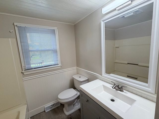 688 Plymouth St, Bridgewater, MA 02324
