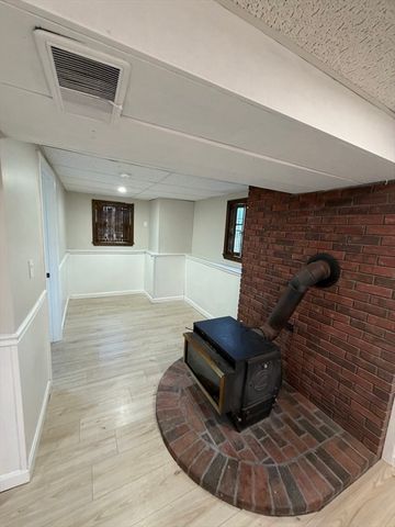 688 Plymouth St, Bridgewater, MA 02324
