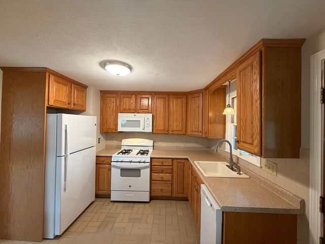 688 Plymouth St, Bridgewater, MA 02324