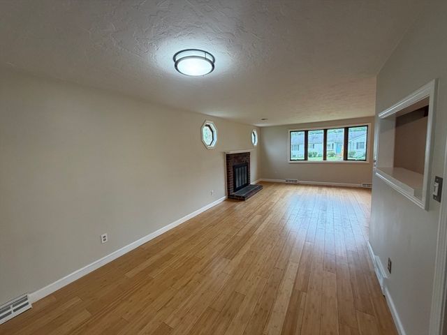 688 Plymouth St, Bridgewater, MA 02324