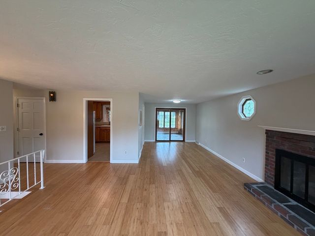 688 Plymouth St, Bridgewater, MA 02324