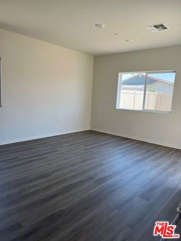 7318 Chetco River Street, Bakersfield, CA 93311