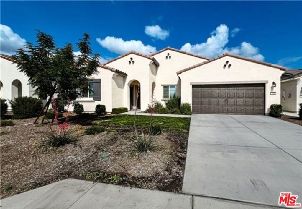 7318 Chetco River Street, Bakersfield, CA 93311