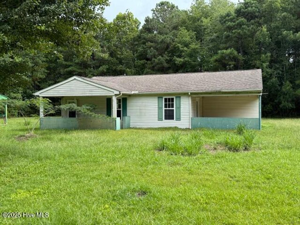 293 Crows Nest Road, Beaufort, NC 28516