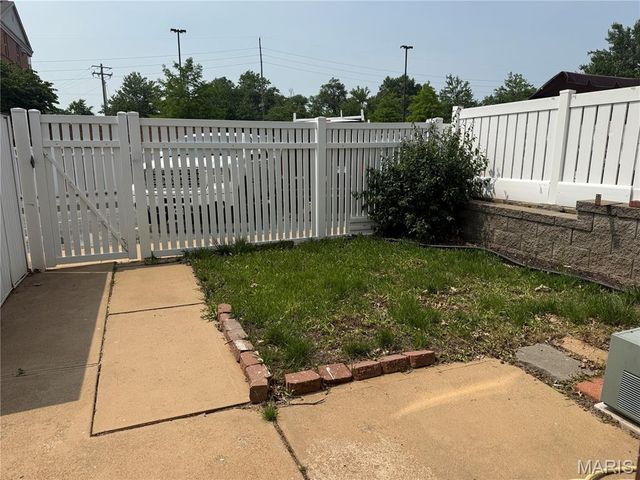 846 Dumont Place, St Louis, MO 63125