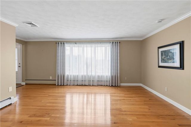6 Varnum Avenue, Bristol, RI 02809