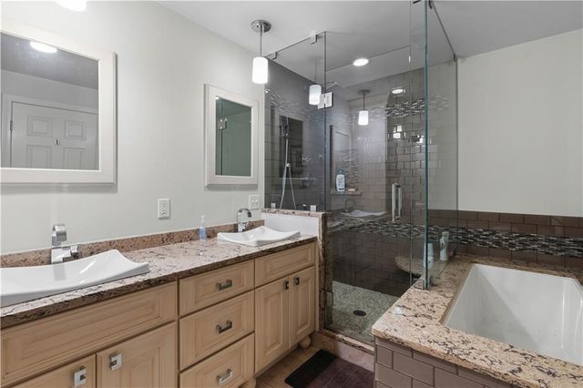 6 Varnum Avenue, Bristol, RI 02809