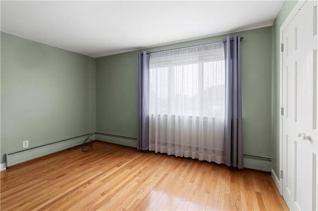 6 Varnum Avenue, Bristol, RI 02809
