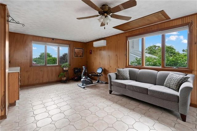6 Varnum Avenue, Bristol, RI 02809