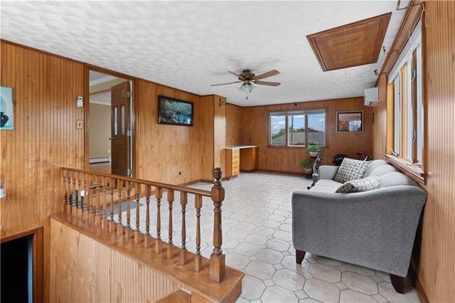 6 Varnum Avenue, Bristol, RI 02809