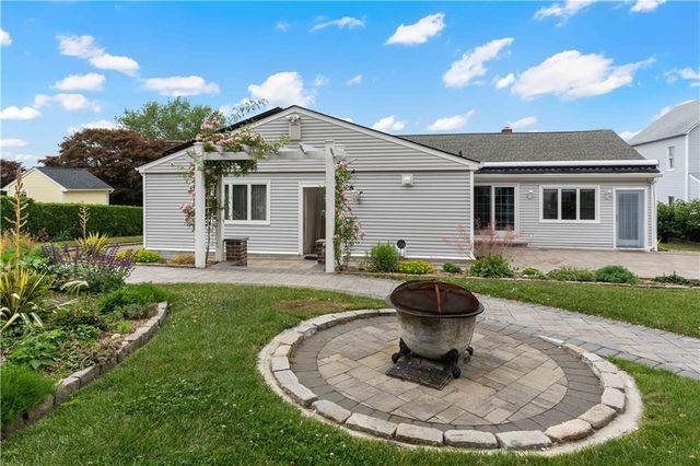 6 Varnum Avenue, Bristol, RI 02809