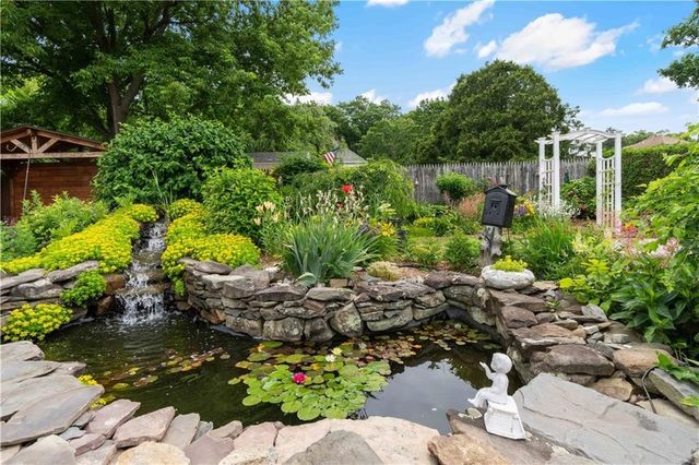 6 Varnum Avenue, Bristol, RI 02809