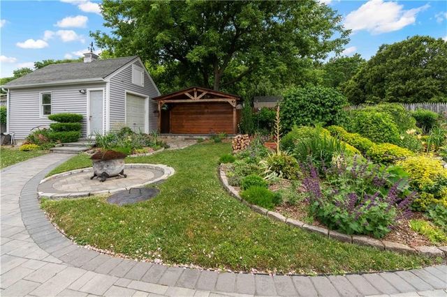 6 Varnum Avenue, Bristol, RI 02809