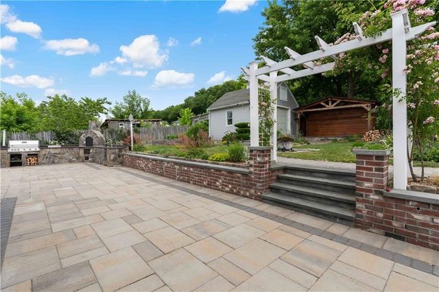 6 Varnum Avenue, Bristol, RI 02809