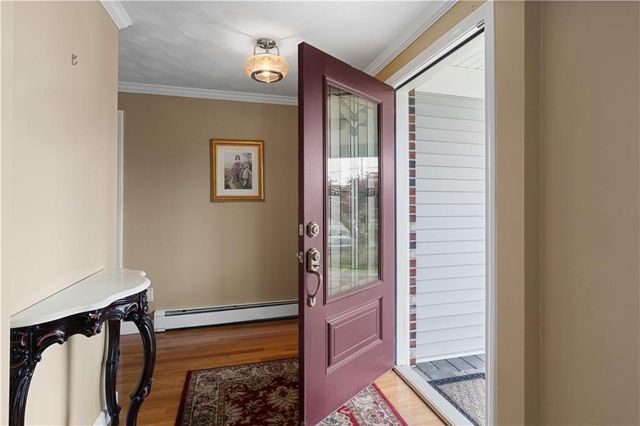 6 Varnum Avenue, Bristol, RI 02809