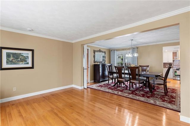 6 Varnum Avenue, Bristol, RI 02809