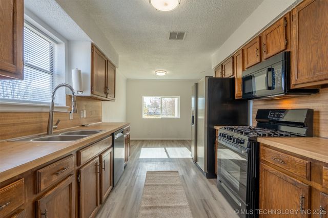 23810 E 103rd Place S, Broken Arrow, OK 74014