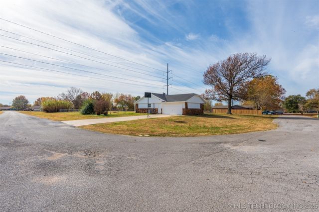 23810 E 103rd Place S, Broken Arrow, OK 74014