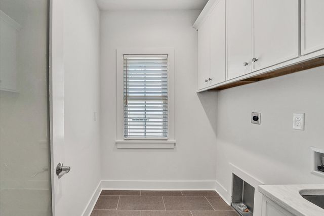 1015 Wilton Park DR, Roanoke, VA 24014