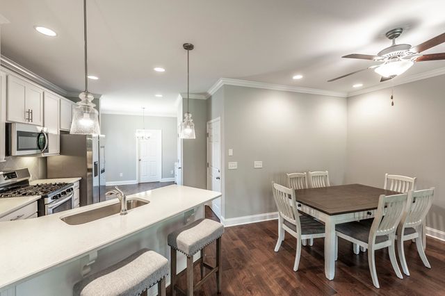 1733 Old Drakes Creek Rd, Hendersonville, TN 37075