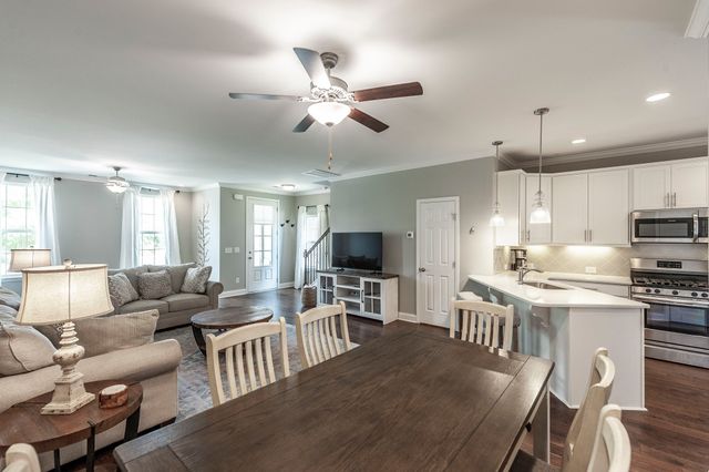 1733 Old Drakes Creek Rd, Hendersonville, TN 37075