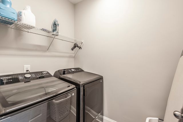 1733 Old Drakes Creek Rd, Hendersonville, TN 37075