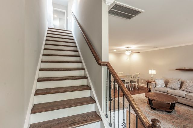 1733 Old Drakes Creek Rd, Hendersonville, TN 37075