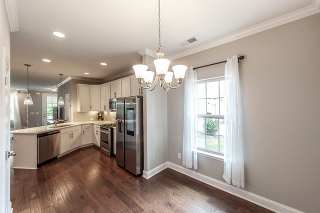 1733 Old Drakes Creek Rd, Hendersonville, TN 37075