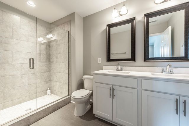 1733 Old Drakes Creek Rd, Hendersonville, TN 37075