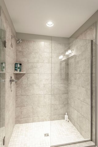 1733 Old Drakes Creek Rd, Hendersonville, TN 37075