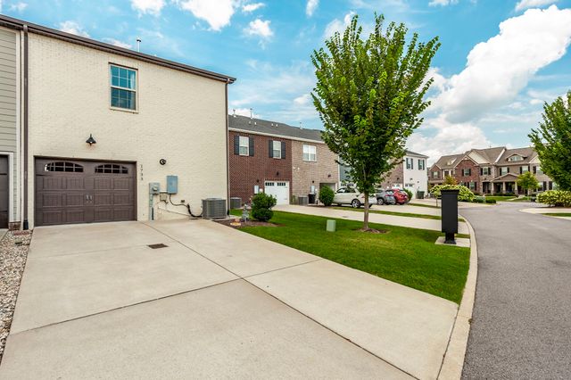 1733 Old Drakes Creek Rd, Hendersonville, TN 37075