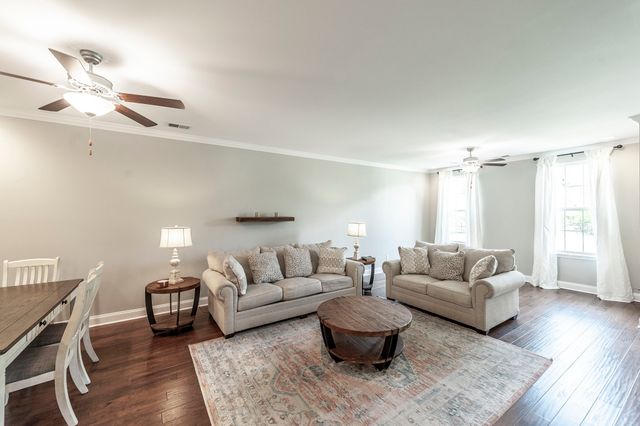 1733 Old Drakes Creek Rd, Hendersonville, TN 37075