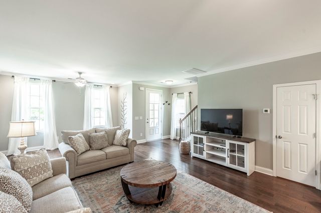 1733 Old Drakes Creek Rd, Hendersonville, TN 37075