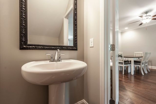 1733 Old Drakes Creek Rd, Hendersonville, TN 37075